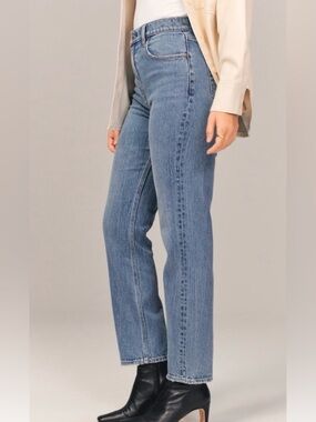Abercrombie and Fitch - Curve Love - The Ankle Straight Ultra High Rise